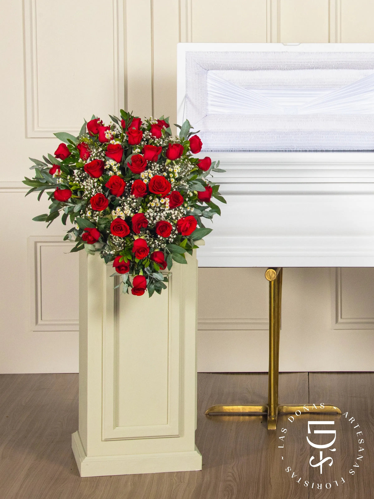 Lágrima de Piso con 36 Rosas Rojas arreglo de condolencias con 36 rosas rojas
