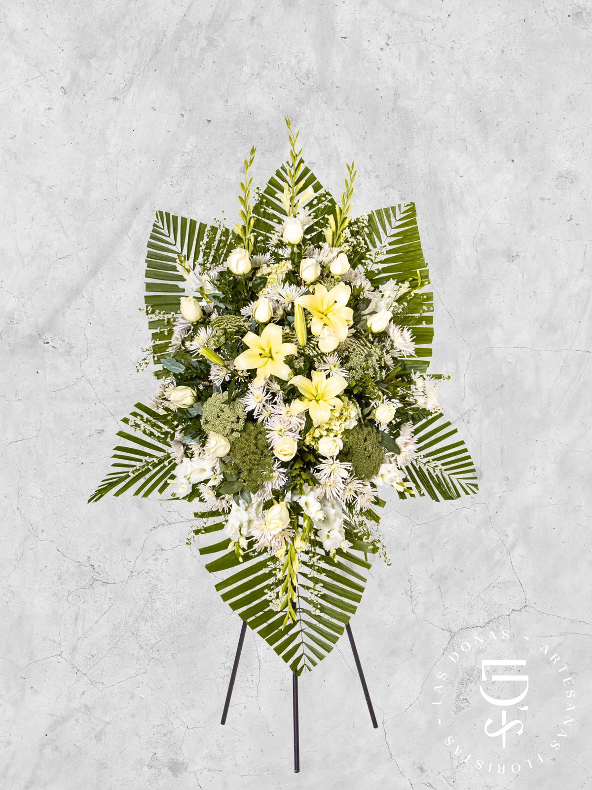 Lágrima de Condolencias de Rosas Blancas y Liliums arreglo de condolencias con 24 rosas blancas
