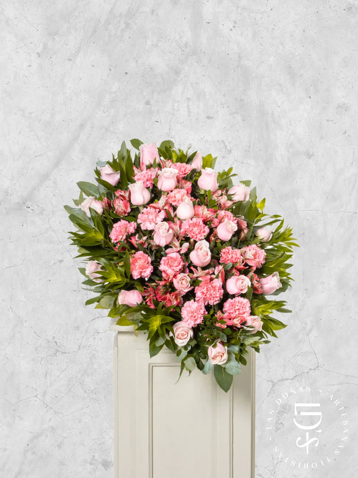 Lágrima de Piso con Rosas Rosadas, Clavelon y Astromelia arreglo de condolencias con 24 rosas rosadas + clavelon