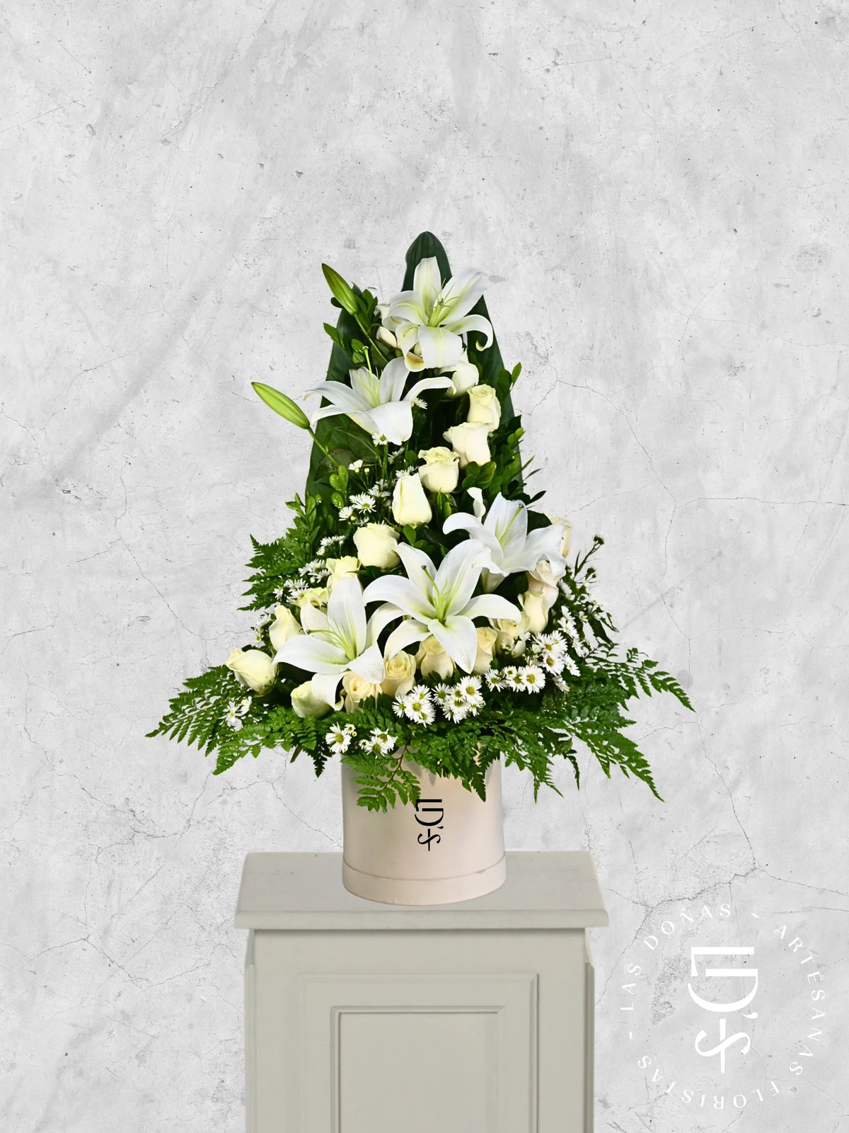 Arreglo de Condolencias Esperanza arreglo de condolencias con 18 rosas blancas
