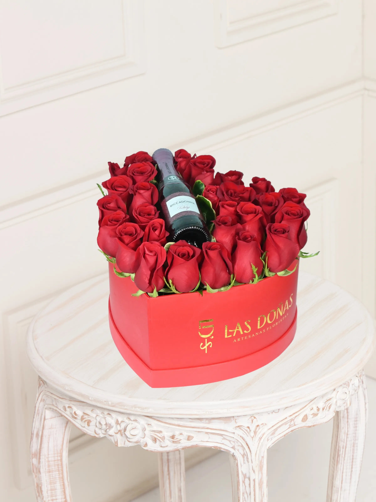 Pasion Y Burbuja box floral con 30 rosas rojas