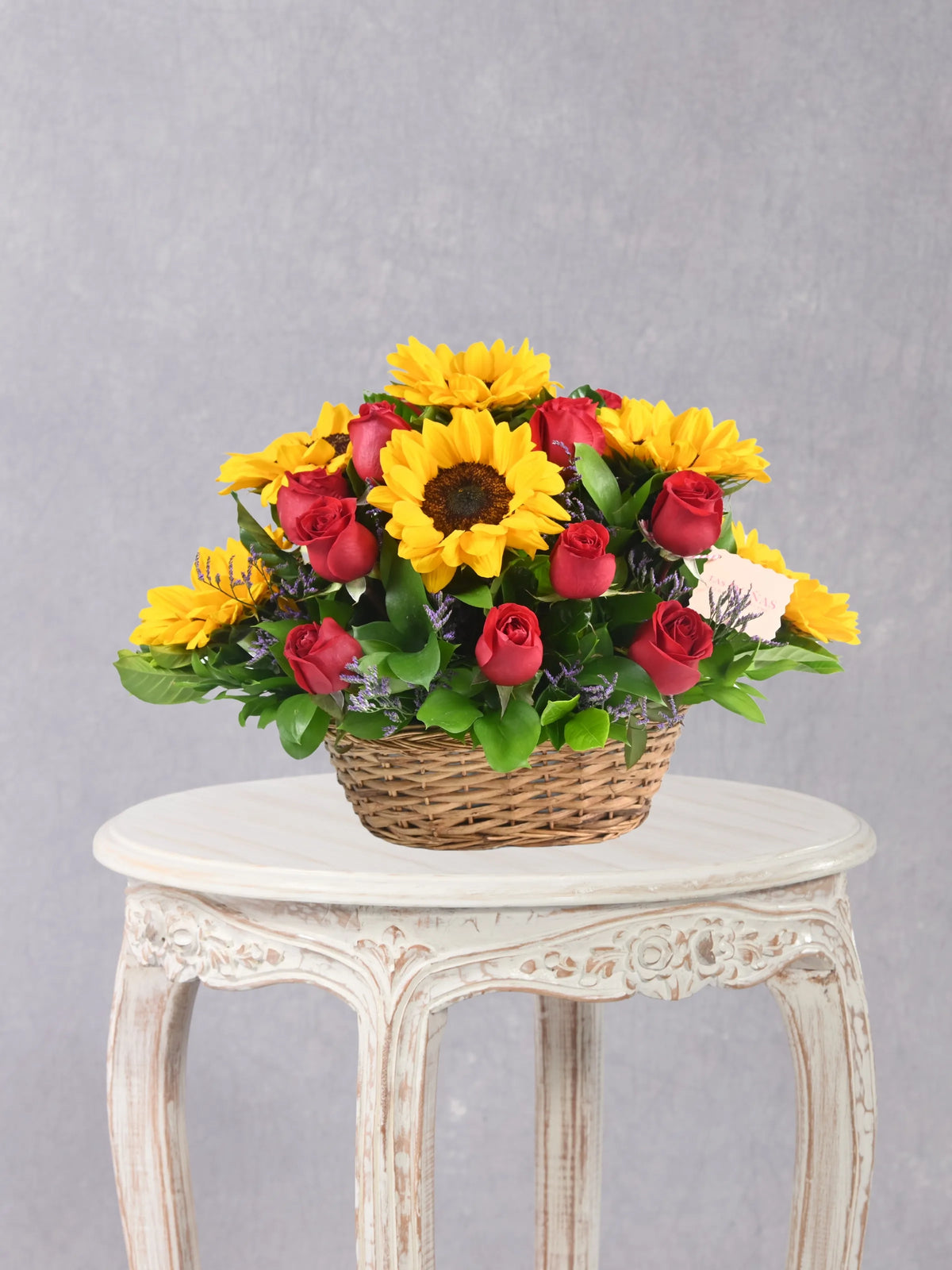 Rosas Y Girasoles En Canasta