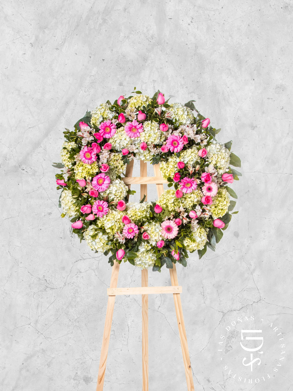 Corona Circular de Hortensias con Rosas Rosadas y Gerberas arreglo de condolencias con 36 rosas rosadas y gerberas