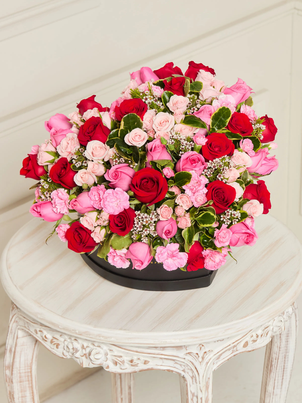 Amor que Florece box floral con 36 rosas