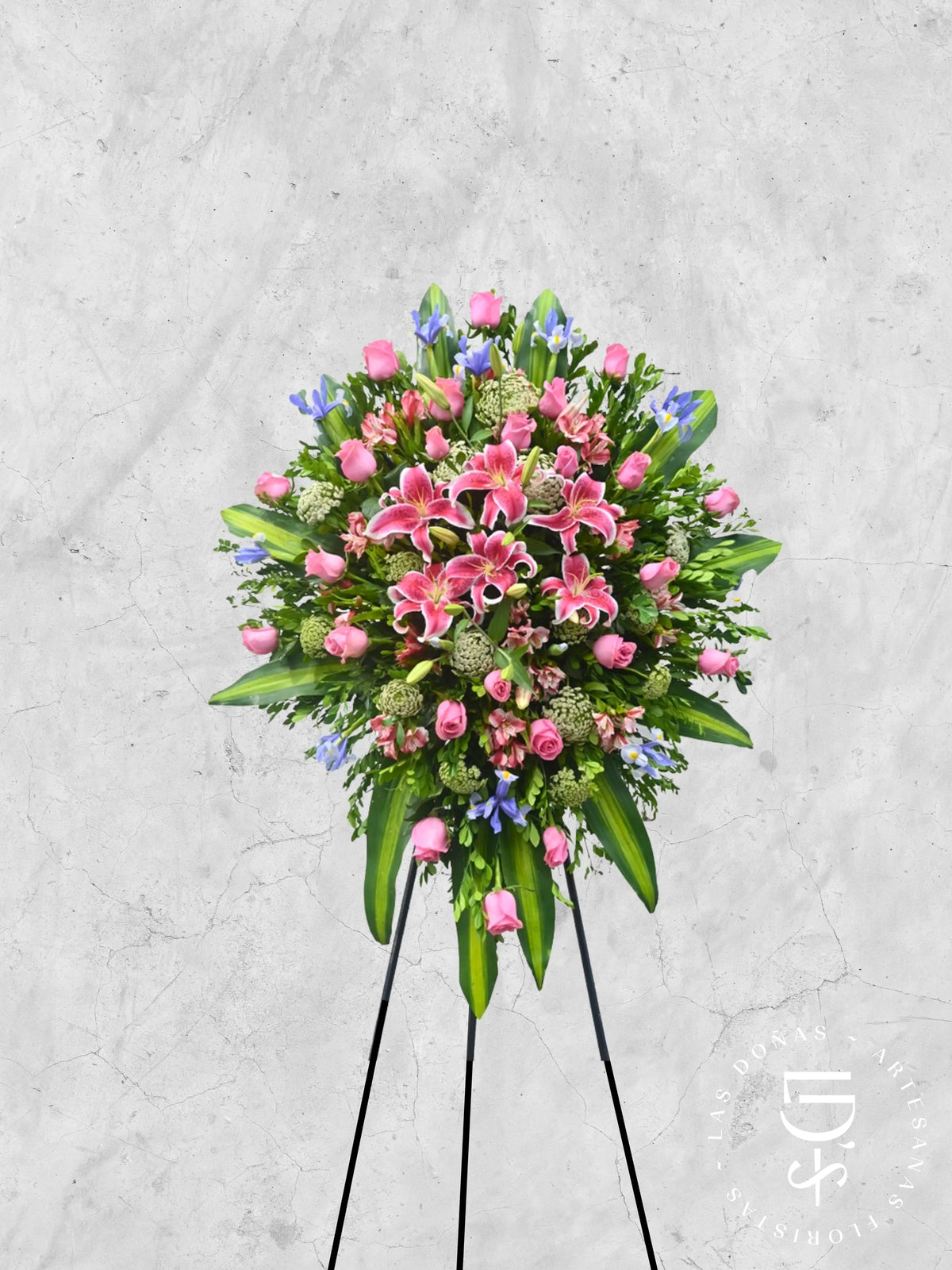 CORONA ROSAS ROSADAS, LILIUM E IRIS arreglo de condolencias con 24 rosas rosadas
