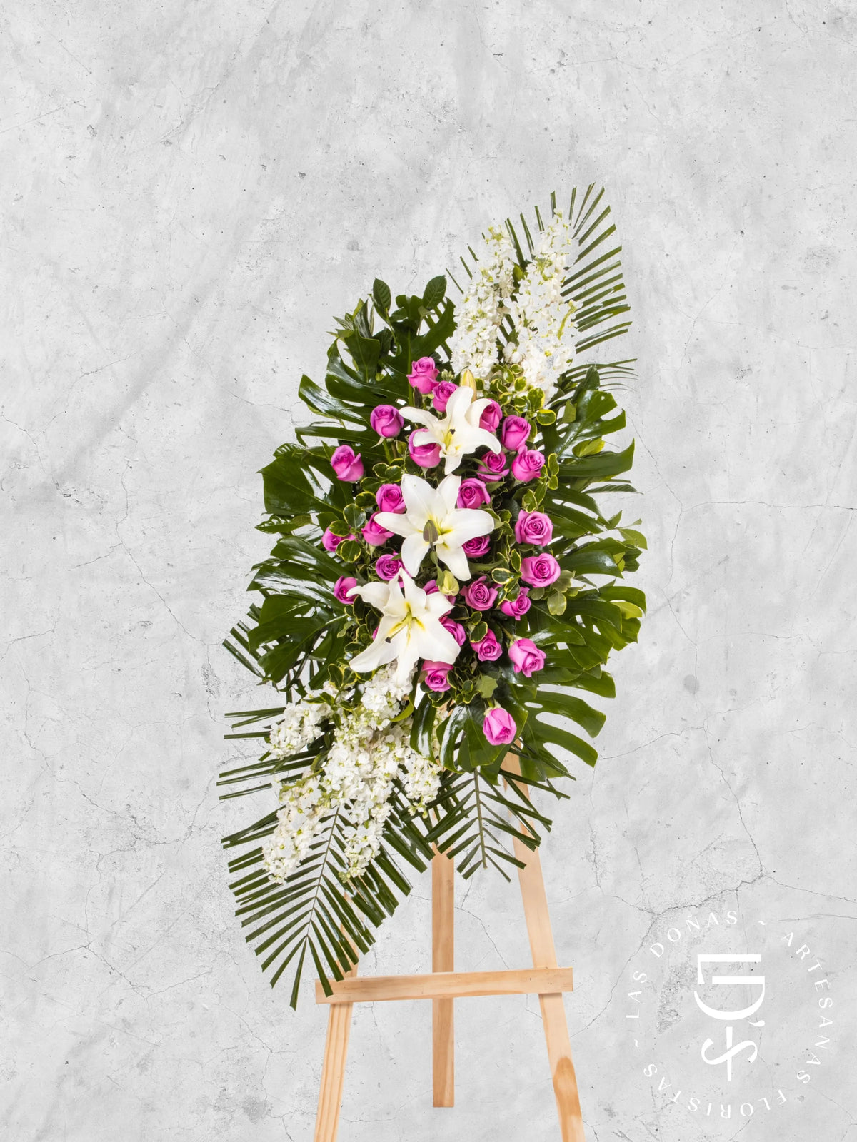 Lágrima de Condolencias de Rosas Lilas y Liliums arreglo de condolencias con 24 rosas lilas