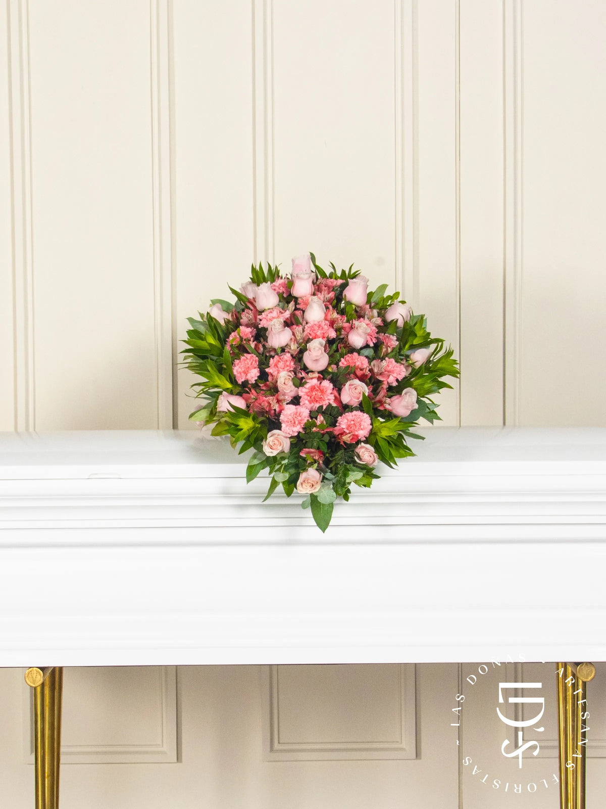 Lágrima de Piso con Rosas Rosadas, Clavelon y Astromelia arreglo de condolencias con 24 rosas rosadas + clavelon