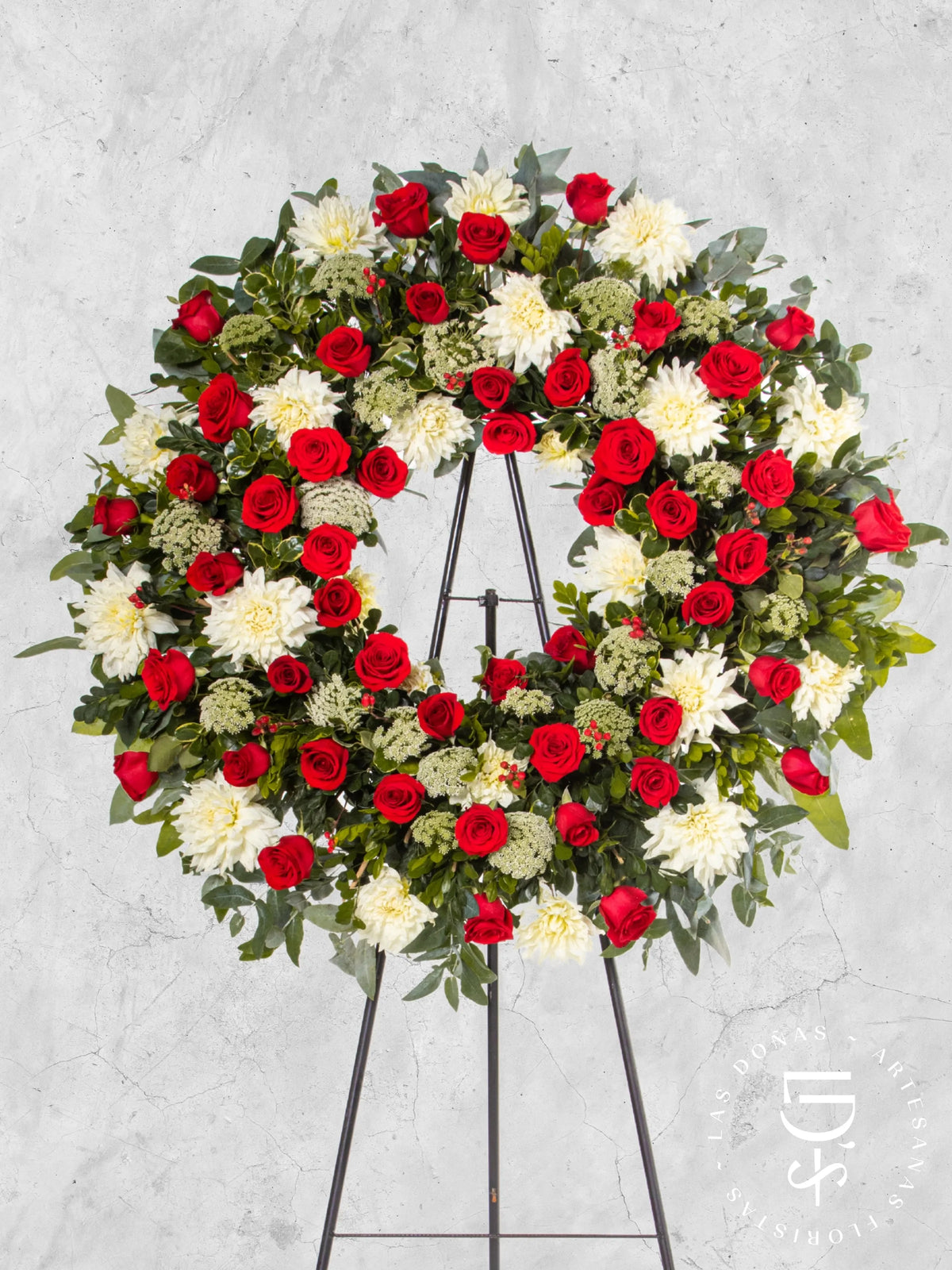 Corona Circular de Dalia con Rosas Rojas arreglo de condolencias con 48 rosas rojas