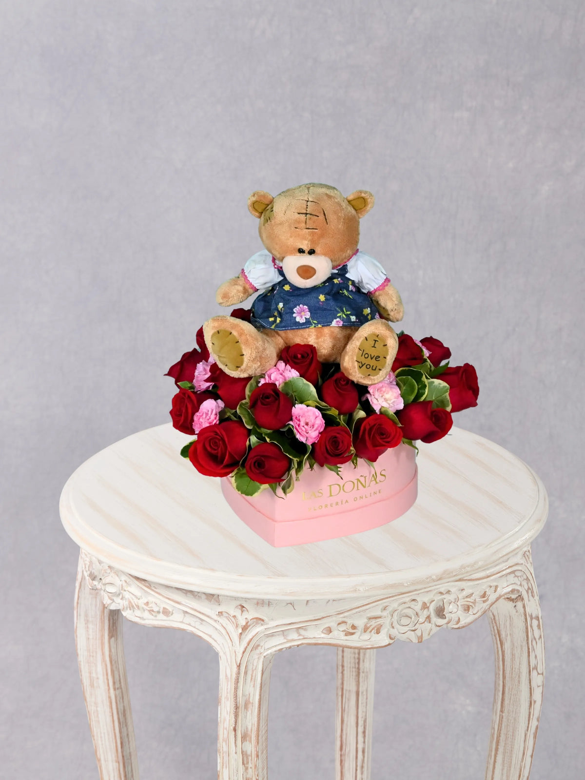 Osito Dulce Corazon arreglo floral con 24 rosas rojas