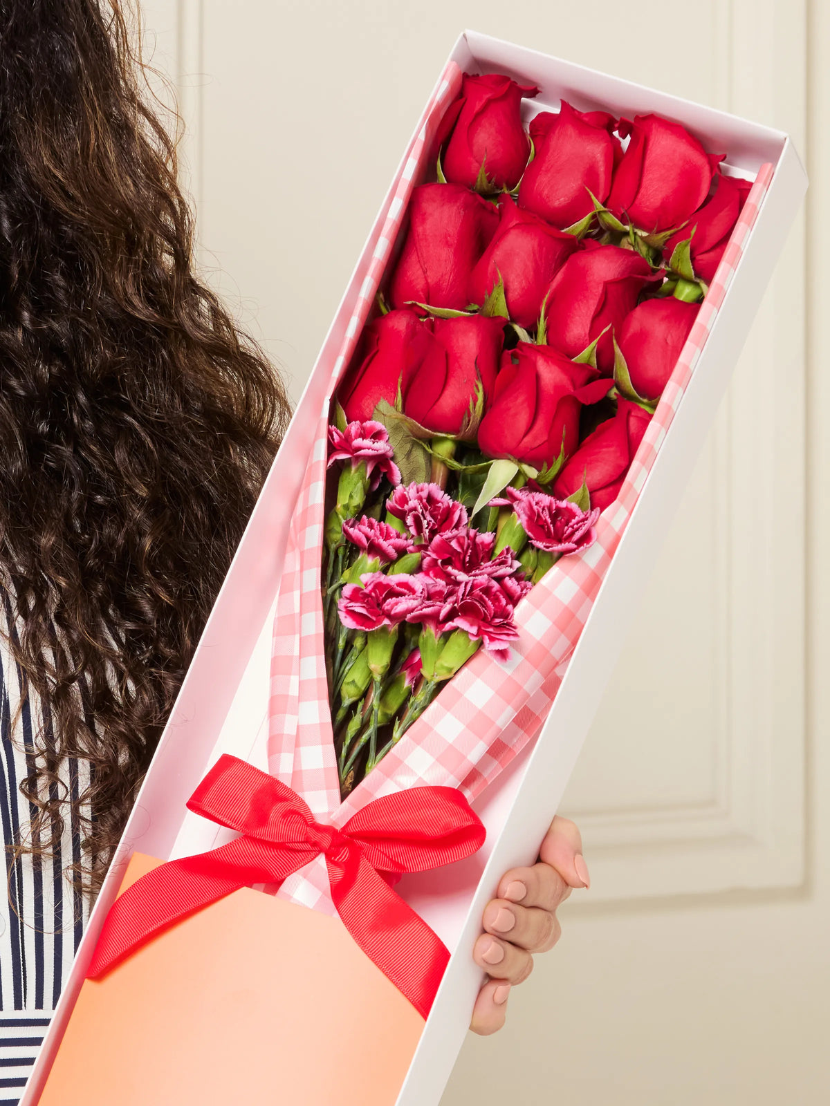 Caja de 12 Rosas Rojas arreglo floral con 12 rosas