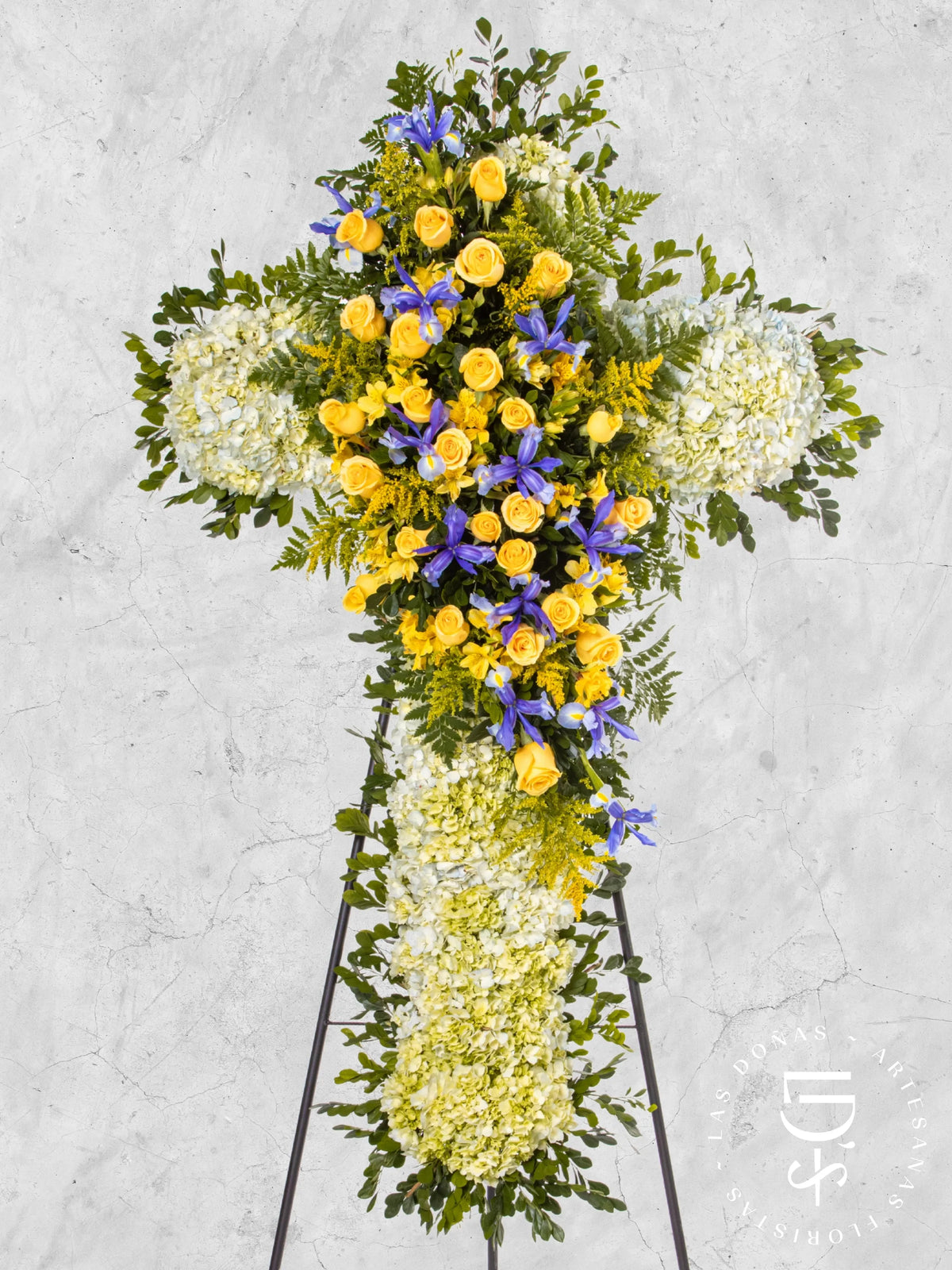 Cruz de Condolencias de Rosas Amarillas y Iris arreglo de condolencias con 24 rosas amarillas