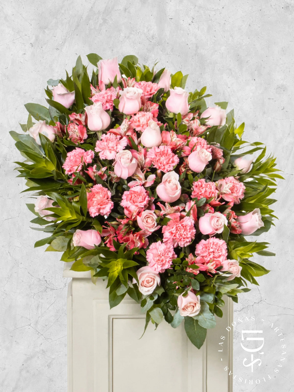 Lágrima de Piso con Rosas Rosadas, Clavelon y Astromelia arreglo de condolencias con 24 rosas rosadas + clavelon