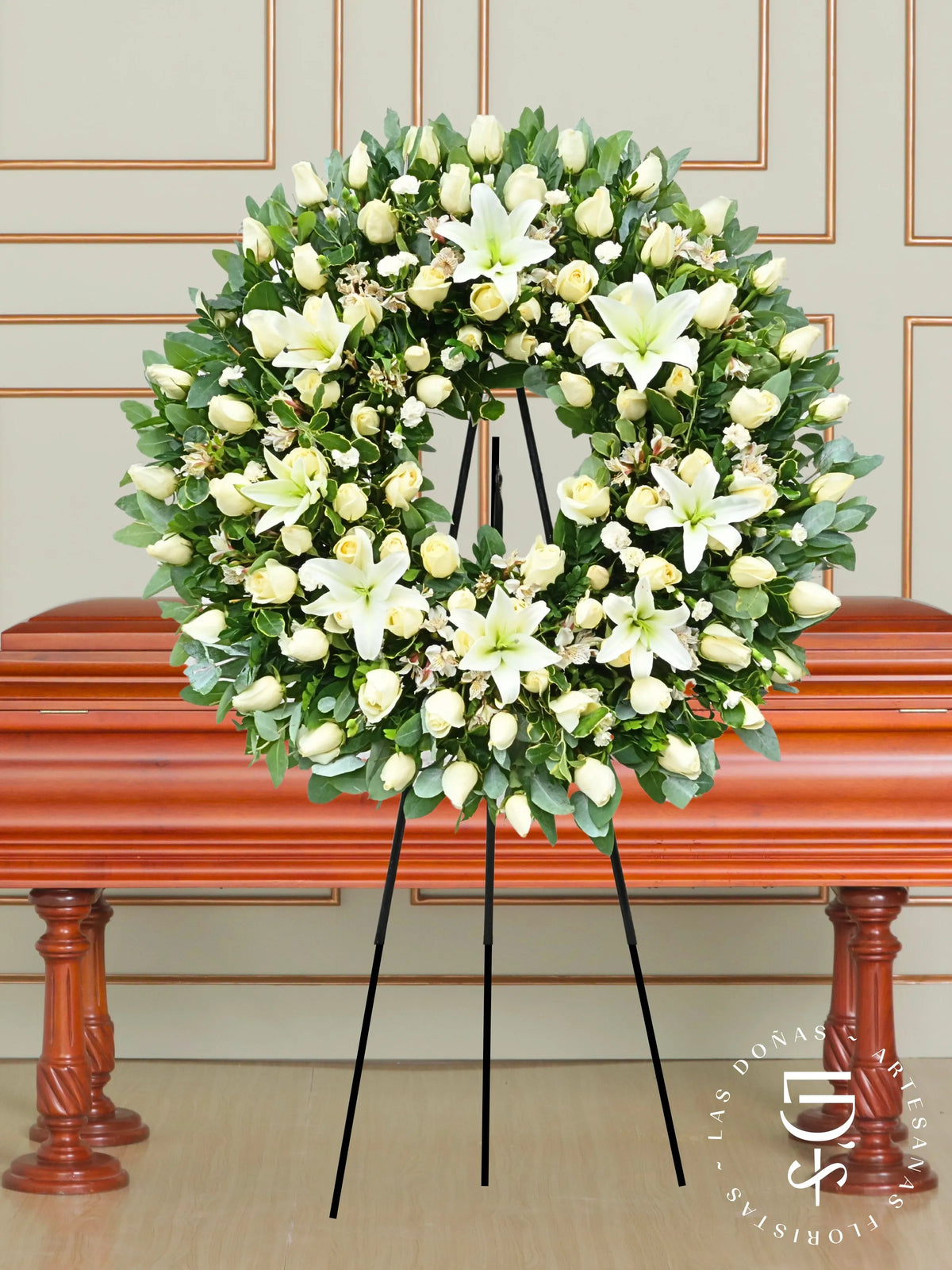 Corona de Rosas y Claveles arreglo de condolencias con 100 rosas blancas