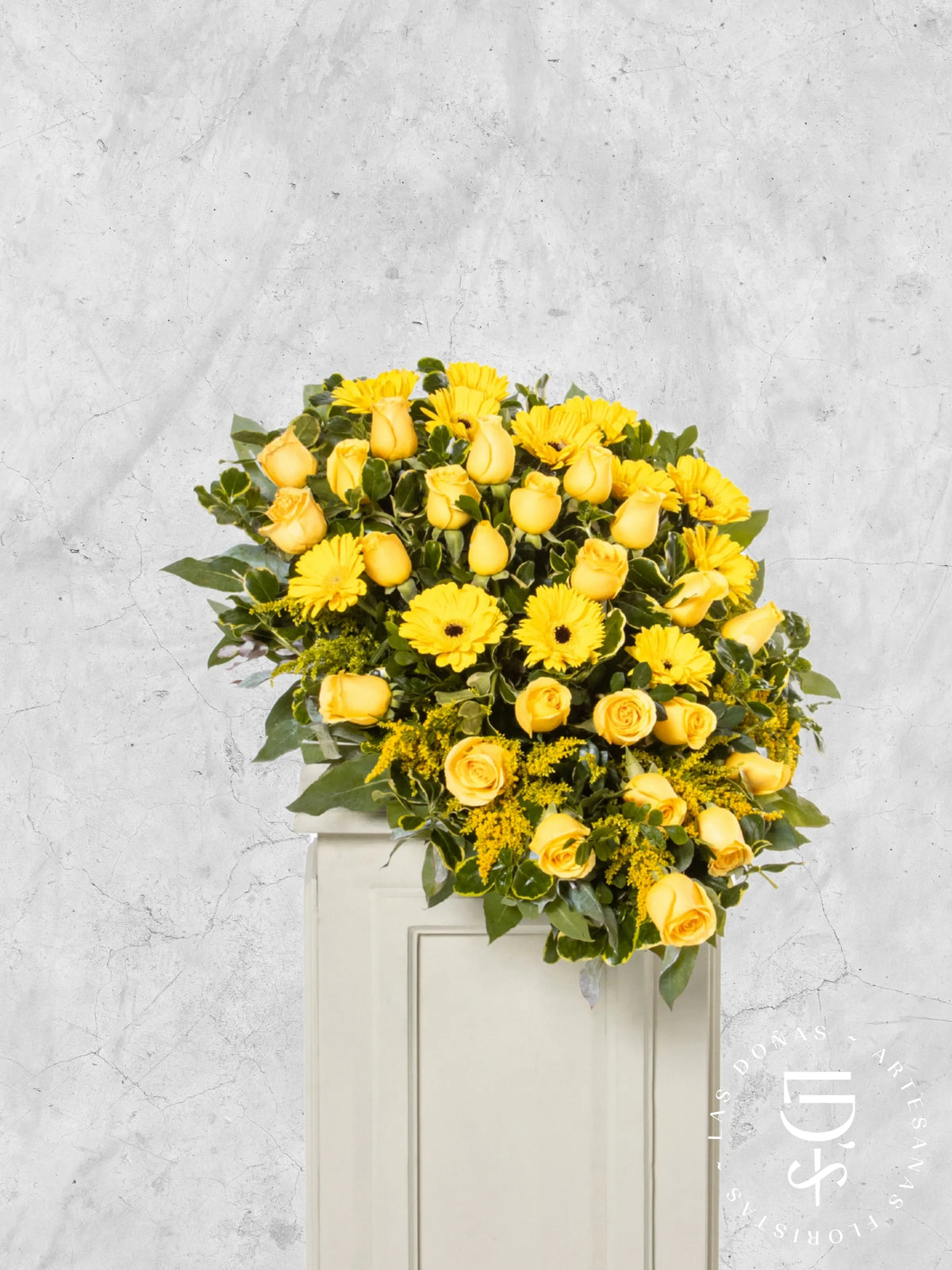 Lágrima de Piso con Rosas Amarillas y Gerberas arreglo de condolencias con 24 rosas amarillas + gerberas