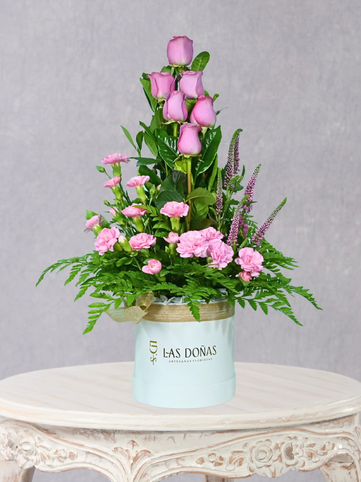 Pasion Rosa arreglo floral con 6 rosas lilas