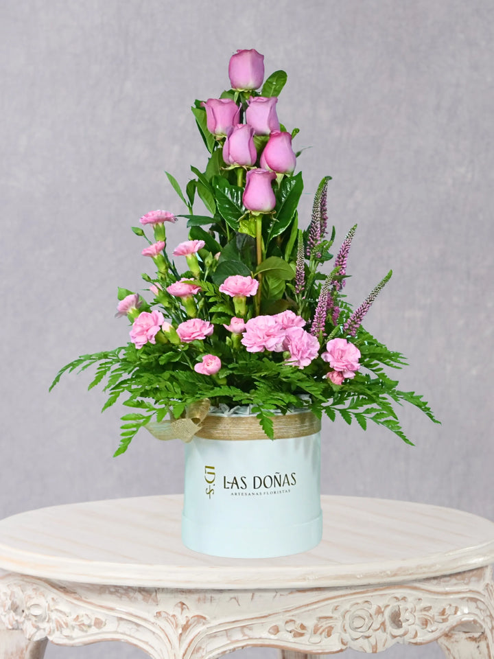 Pasion Rosa arreglo floral con 6 rosas lilas