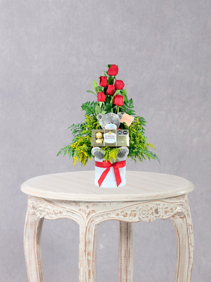 Osito Amoroso arreglo floral con 6 rosas rojas