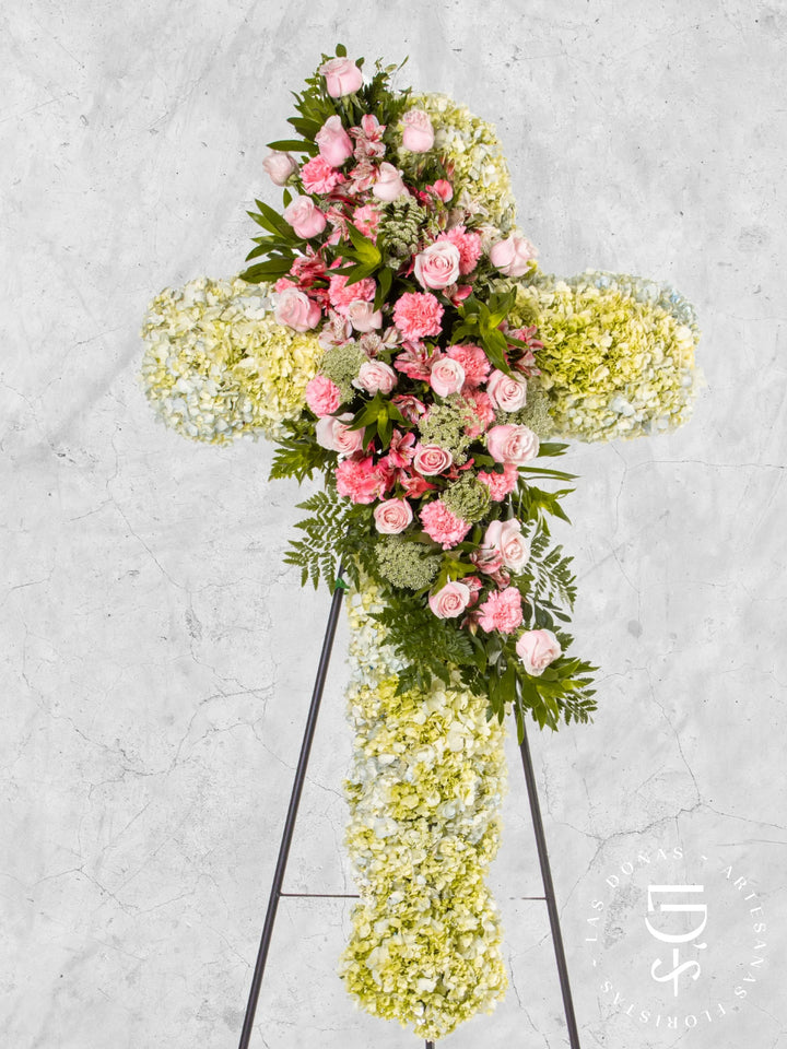 Cruz de Condolencias de Hortensias y Rosas Rosadas arreglo de condolencias con 24 rosas rosadas