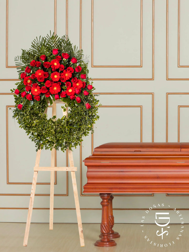 Corona Circular de Coprosma con Rosas Rojas y Gerberas arreglo de condolencias con 48 rosas rojas