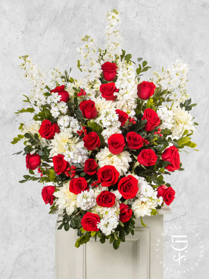 Lágrima de Piso con Rosas Rojas y Dalia arreglo de condolencias con 24 rosas rojas