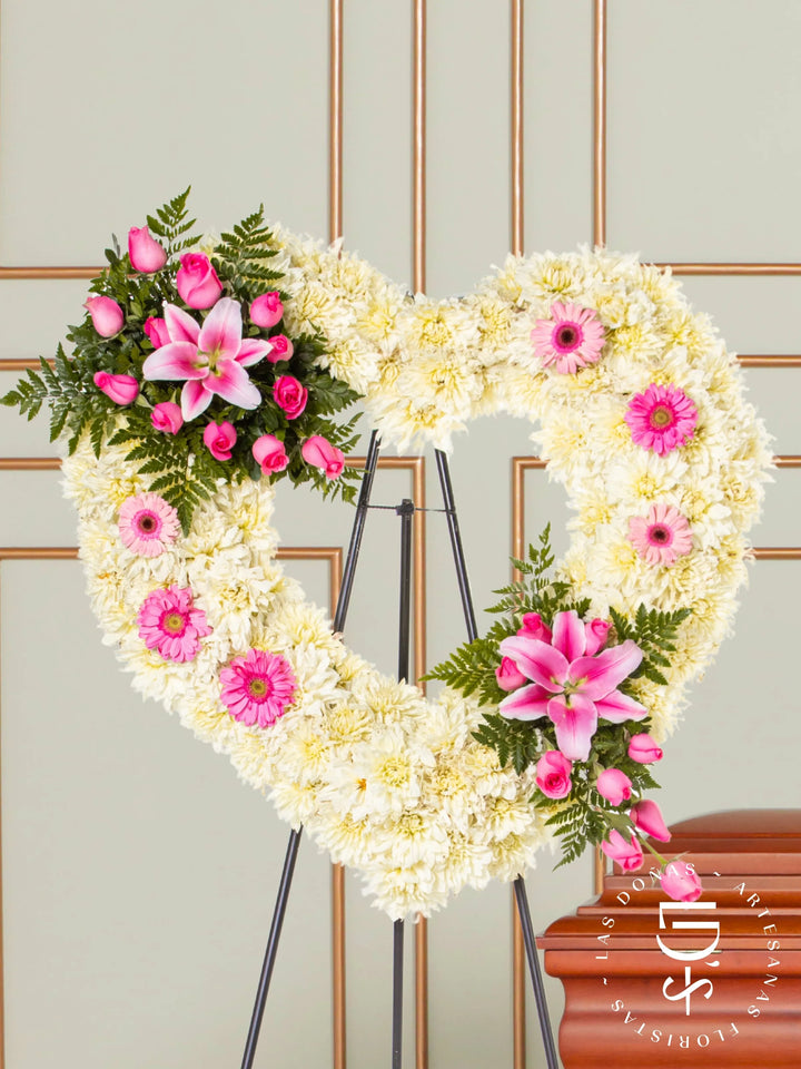 Corona de Corazón con Rosas Rosadas y Gerberas arreglo de condolencias con 24 rosas rosadas