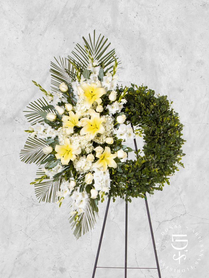 Corona Circular de Mirto con Rosas Blancas y Hortensias arreglo de condolencias con 24 rosas blancas