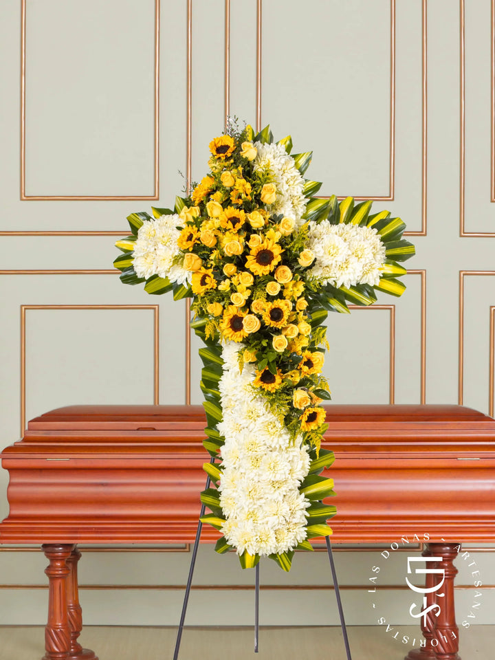 Cruz de Condolencias de Dalias y Girasoles arreglo de condolencias con 24 rosas amarillas + girasoles
