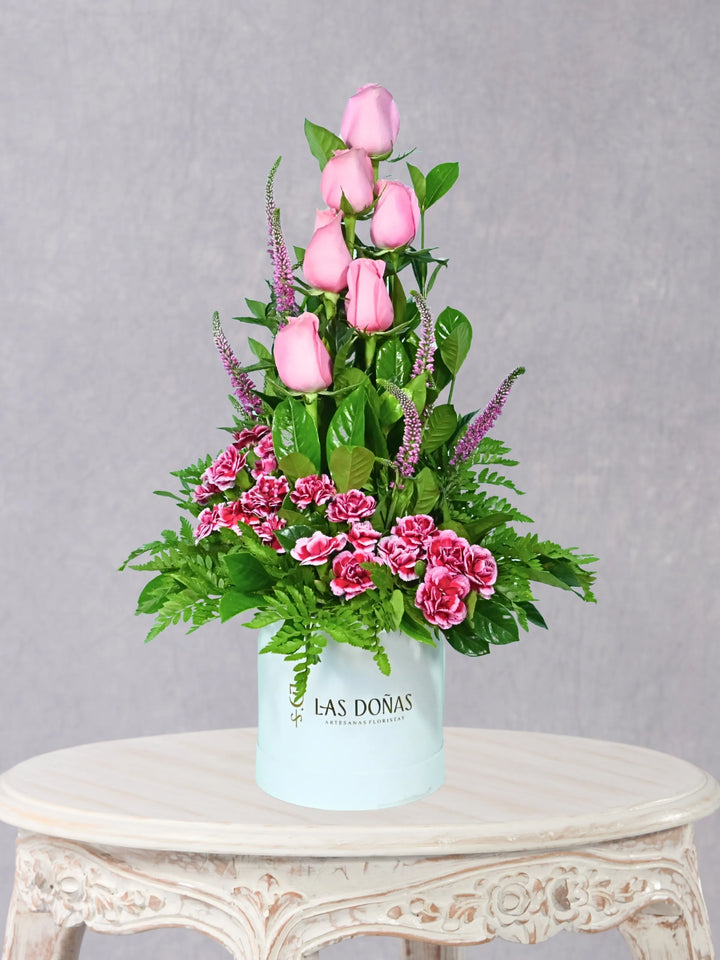 Sueño Floral arreglo floral con 6 rosas rosadas