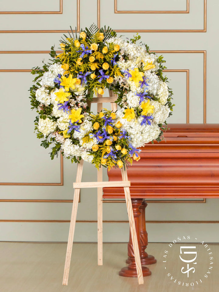 Corona Circular de Hortensias con Rosas Amarillas y Iris arreglo de condolencias con 36 rosas amarillas