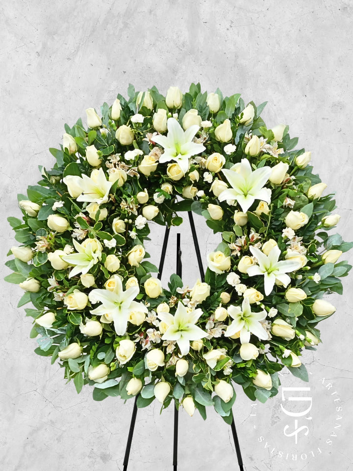 Corona de Rosas y Claveles arreglo de condolencias con 100 rosas blancas