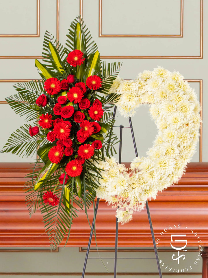 Corona de Corazón con Dalias, Rosas Rojas y Gerberas Rojas arreglo de condolencias con 24 rosas rojas