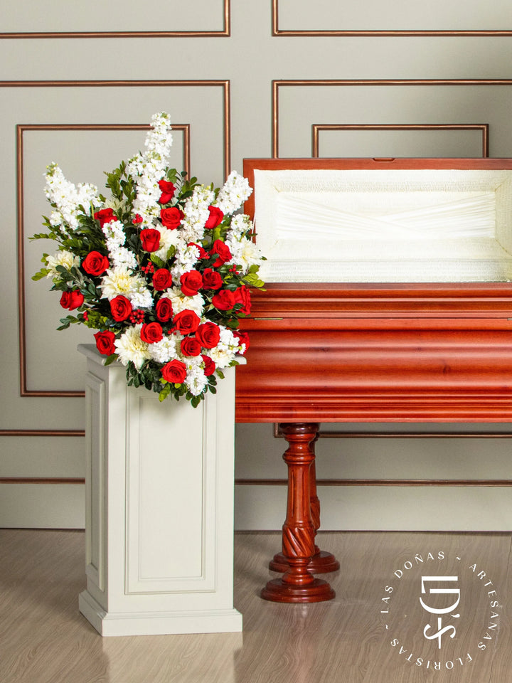Lágrima de Piso con Rosas Rojas y Dalia arreglo de condolencias con 24 rosas rojas