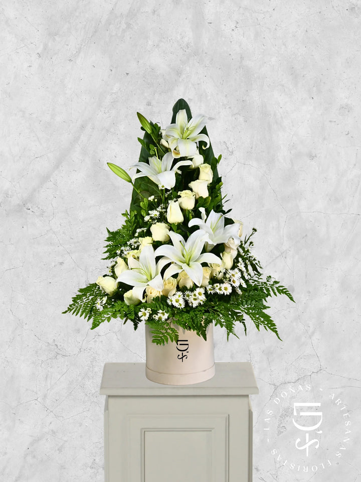 Arreglo de Condolencias Esperanza arreglo de condolencias con 18 rosas blancas