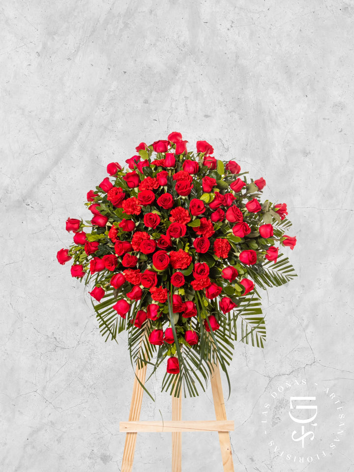 Lágrima de Condolencias Premium de Rosas Rojas y Claveles Premium arreglo de condolencias con 72 rosas rojas