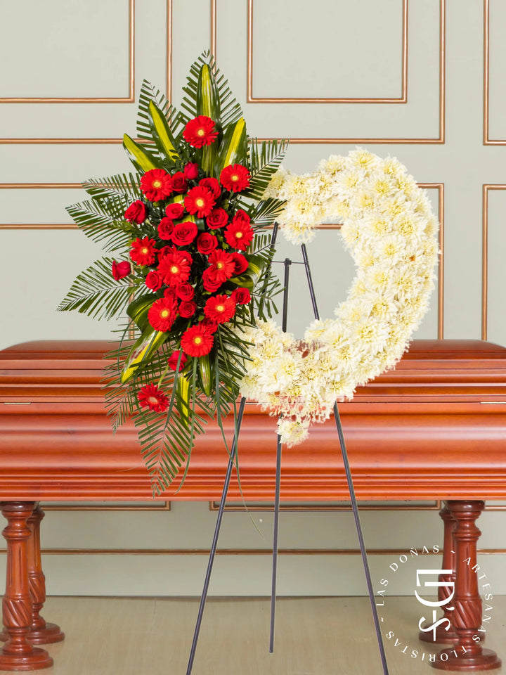 Corona de Corazón con Dalias, Rosas Rojas y Gerberas Rojas arreglo de condolencias con 24 rosas rojas