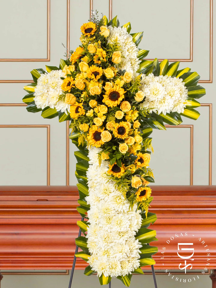 Cruz de Condolencias de Dalias y Girasoles arreglo de condolencias con 24 rosas amarillas + girasoles