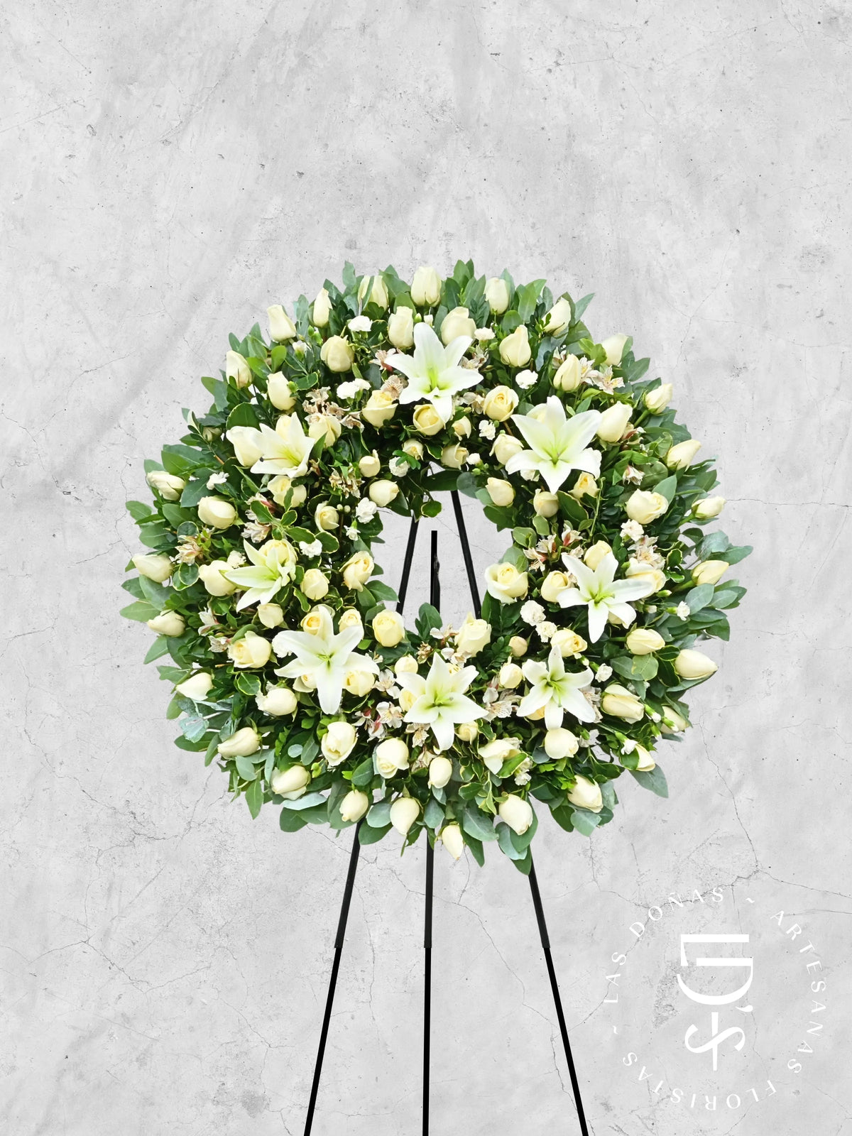 Corona de Rosas y Claveles arreglo de condolencias con 100 rosas blancas