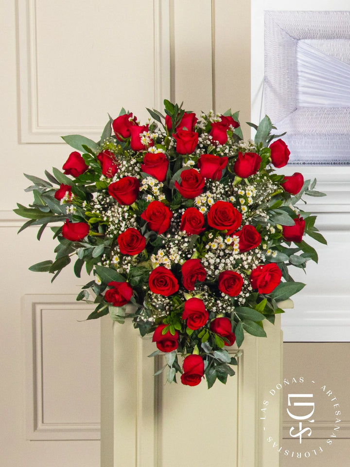 Lágrima de Piso con 36 Rosas Rojas arreglo de condolencias con 36 rosas rojas