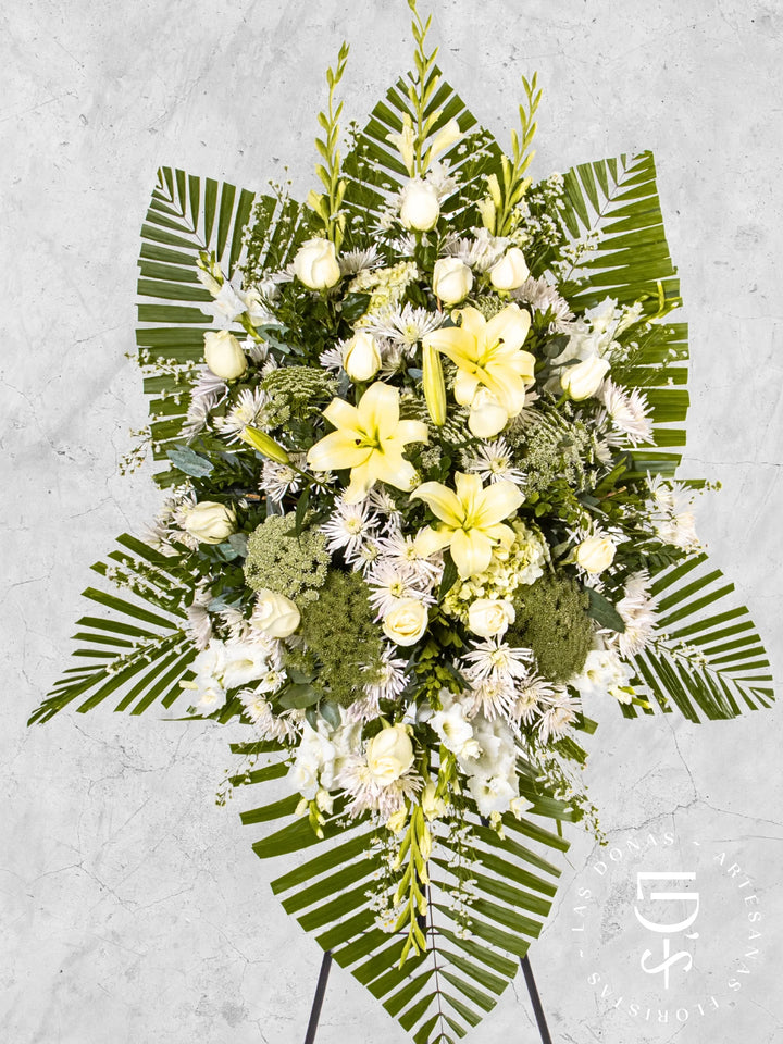 Lágrima de Condolencias de Rosas Blancas y Liliums arreglo de condolencias con 24 rosas blancas