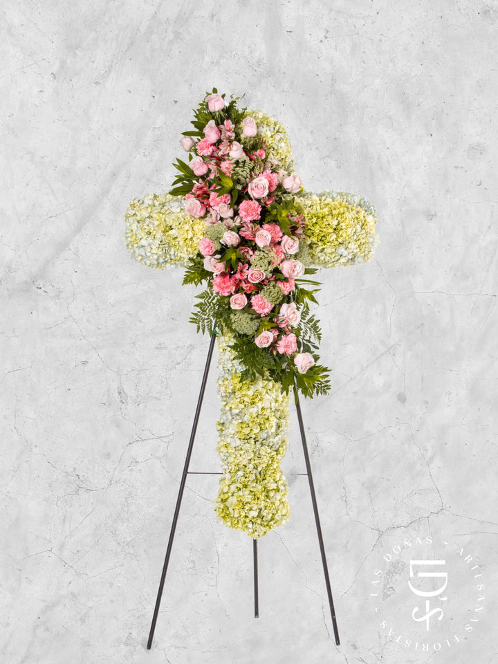 Cruz de Condolencias de Hortensias y Rosas Rosadas arreglo de condolencias con 24 rosas rosadas