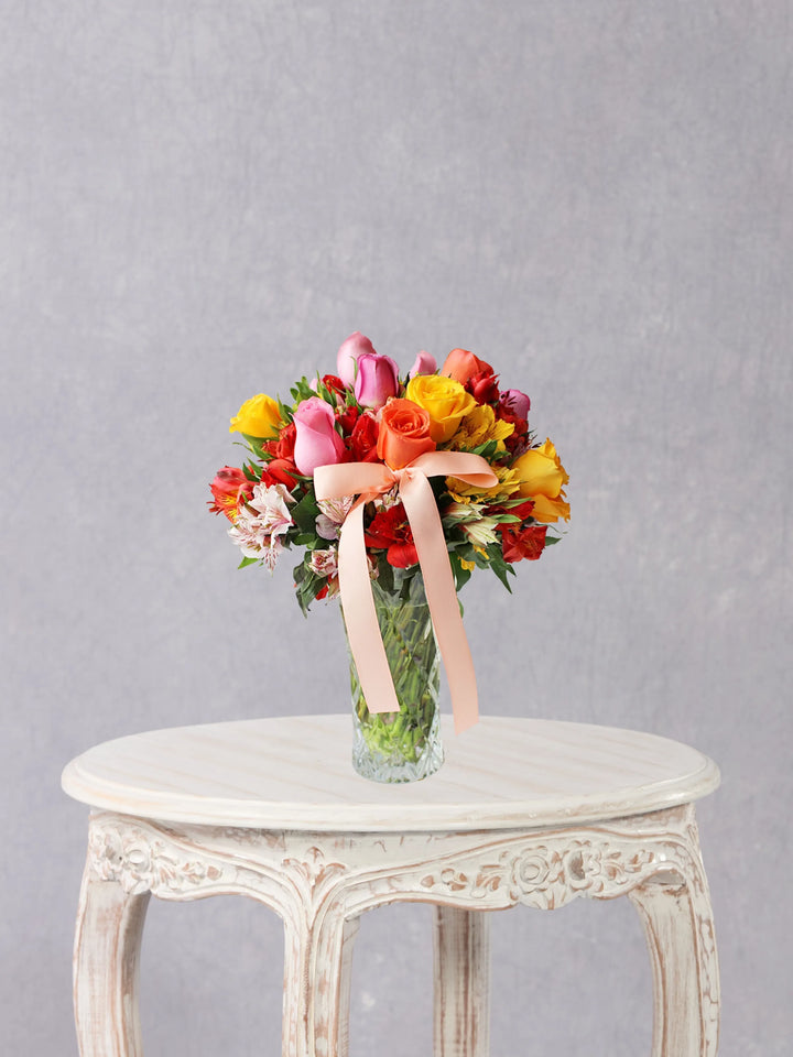 Florero De Rosas Y Astromelias