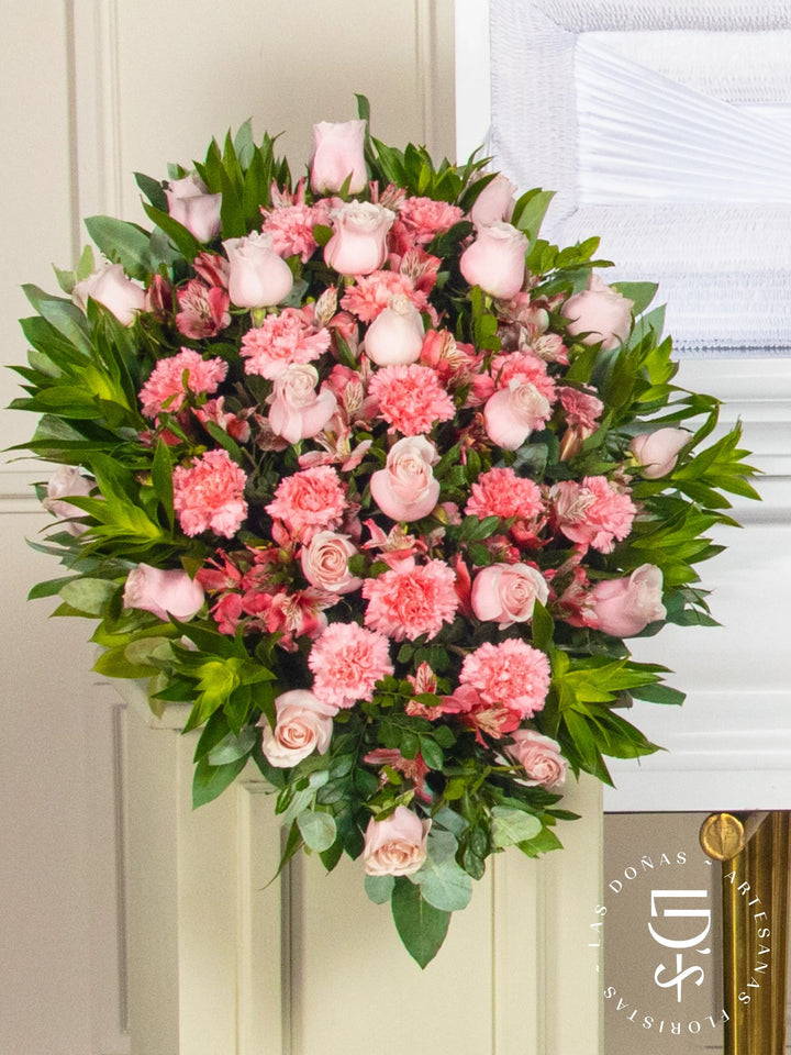 Lágrima de Piso con Rosas Rosadas, Clavelon y Astromelia arreglo de condolencias con 24 rosas rosadas + clavelon