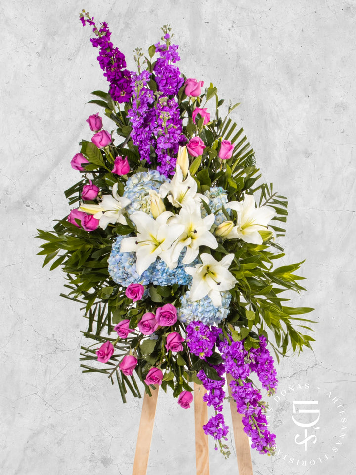 Lágrima de Condolencias de Hortensias y Rosas Lilas arreglo de condolencias con 24 rosas lilas