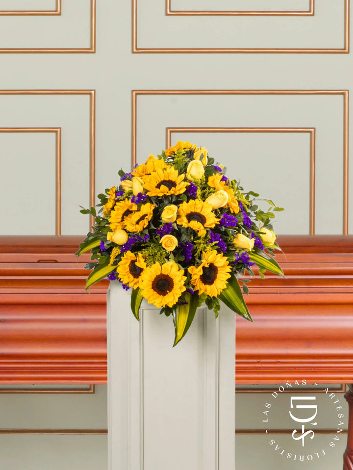 Lágrima de Piso con Rosas Amarillas y Girasoles arreglo de condolencias con 16 rosas amarillas + girasoles