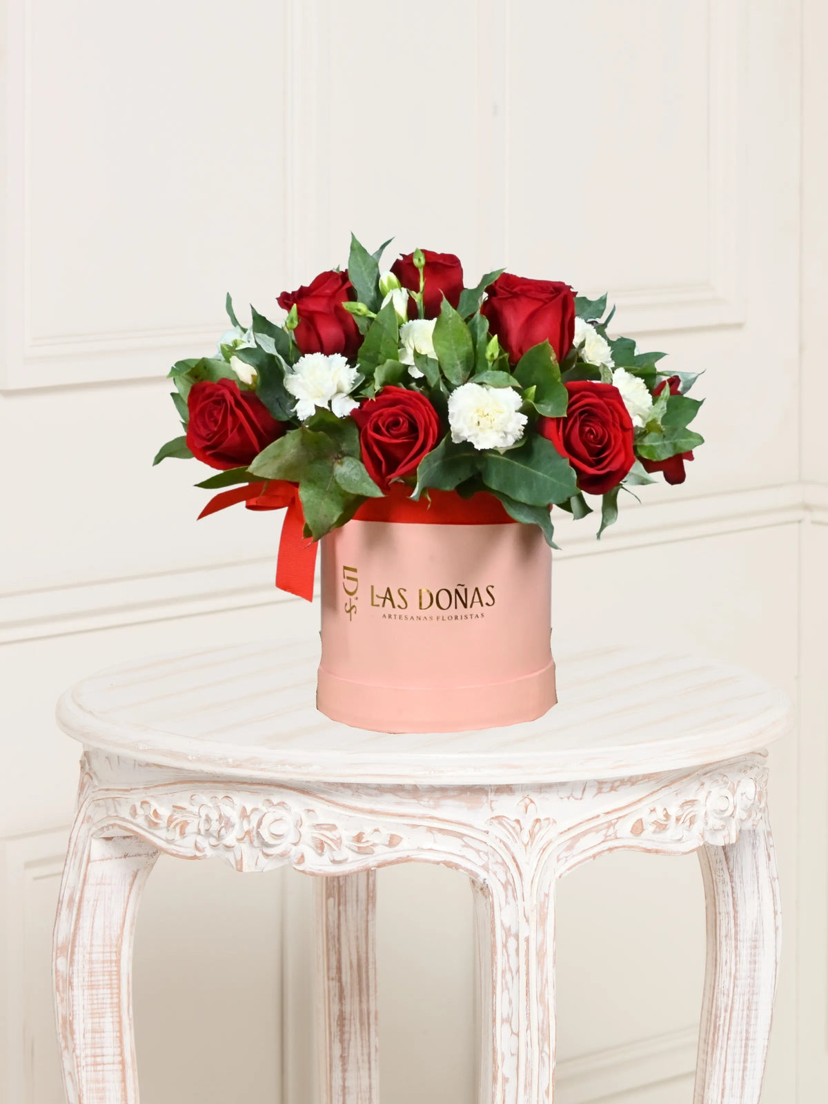 Rosas Y Claveles box floral con 12 rosas rojas