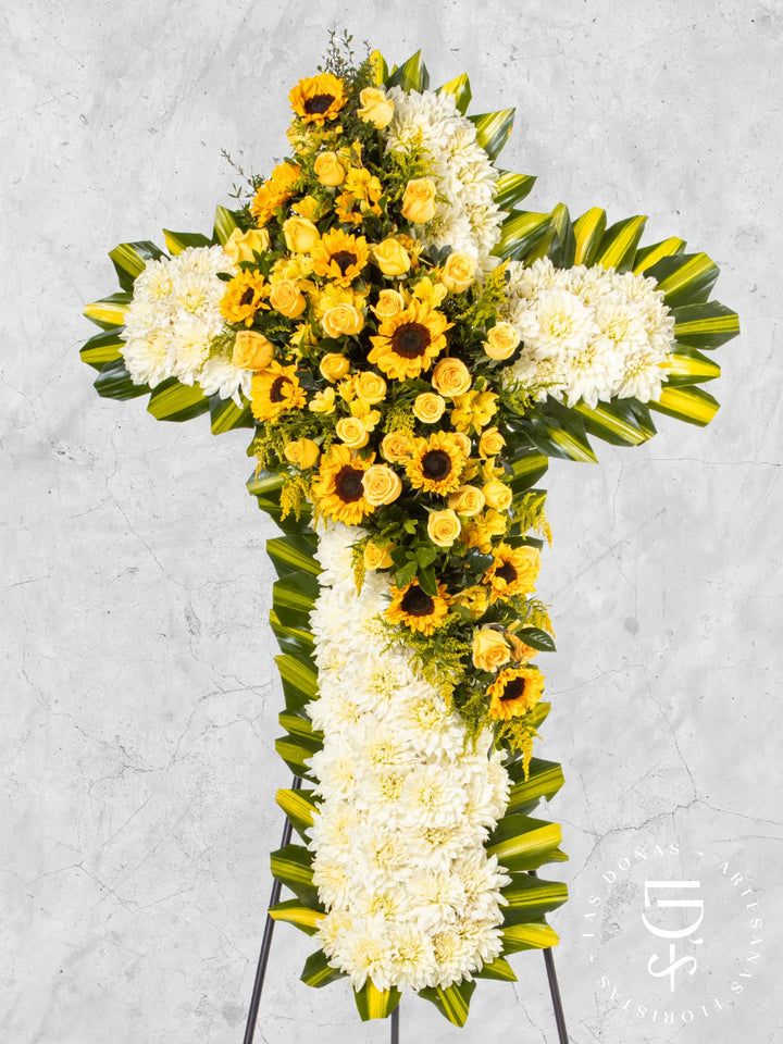 Cruz de Condolencias de Dalias y Girasoles arreglo de condolencias con 24 rosas amarillas + girasoles
