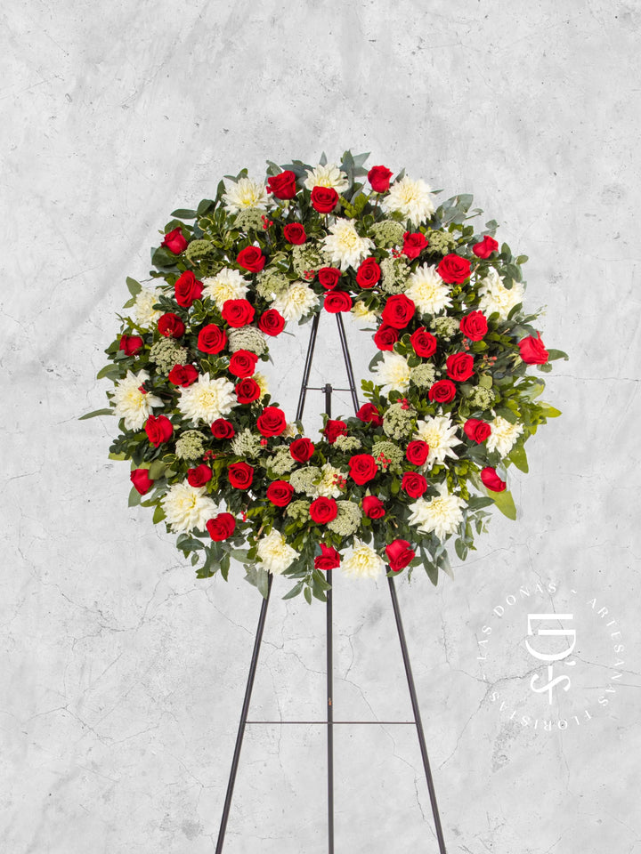 Corona Circular de Dalia con Rosas Rojas arreglo de condolencias con 48 rosas rojas