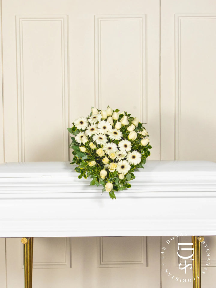 Lágrima de Piso con Rosas Blancas y Gerberas Blancas arreglo de condolencias con 24 rosas blancas + gerberas