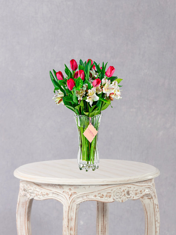 Florero De Tulipanes Y Astromelias