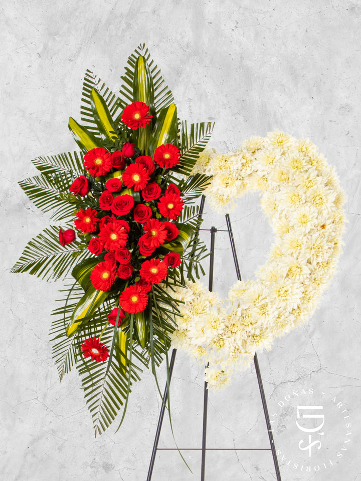 Corona de Corazón con Dalias, Rosas Rojas y Gerberas Rojas arreglo de condolencias con 24 rosas rojas
